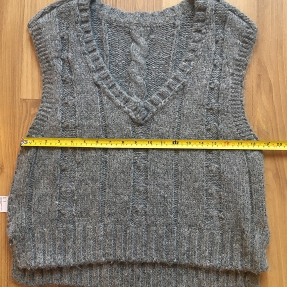 American Eagle Outfitters Cable Knit Sweater Vest Women’s M Heather Grey… - Picture 13 of 16